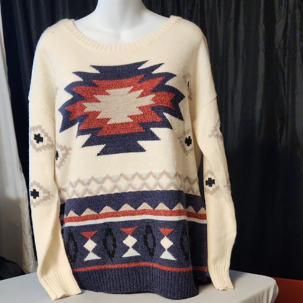 American Eagle Outfitters Cream and Navy Patterned Sweater